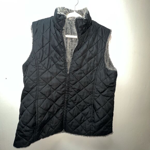 Jackets & Blazers - Quilted Black Vest with Faux Fur Lining Medium Pockets (Possibly Reversible)